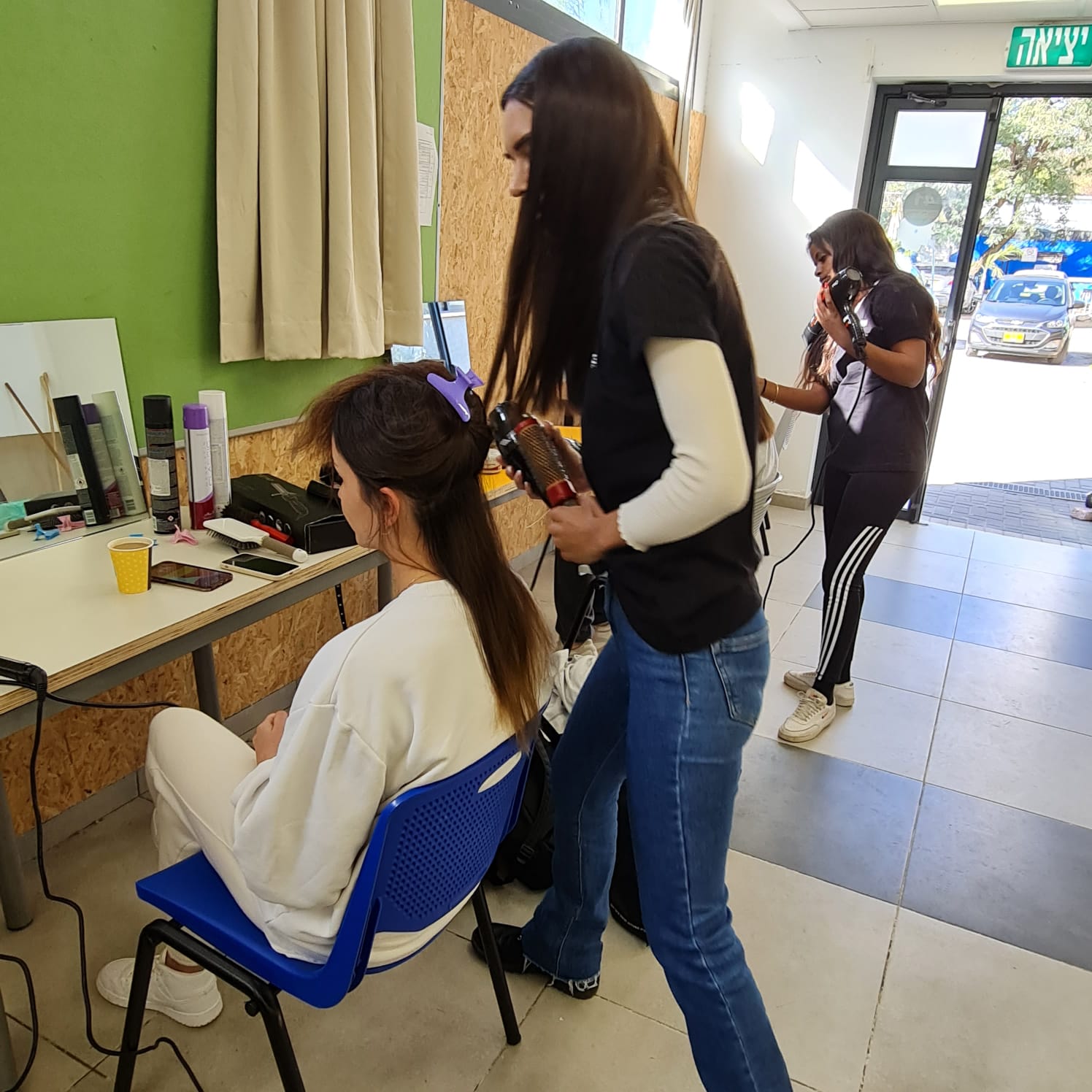 קורס החלקות שיער, החלקות שיער מקצועיות, טיפולי קרטין, עיצוב שיער, מכללת סרג'יו, בית ספר לספרות, קורס ספרות נשים