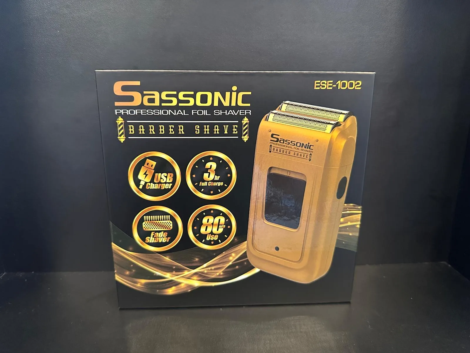 מכונת תספורת מקצועית Sassonic ESE-1002 עם טעינה USB, לשימוש בברבריות ובמספרות.